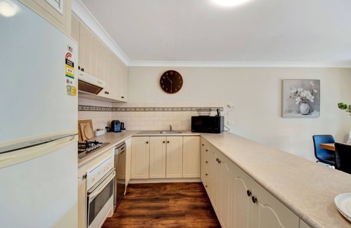 Wagga Wagga Casa | Pembroke - CBD, Elegant & Character Filled Stay
