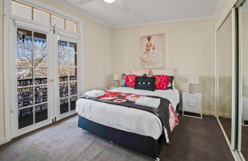 Wagga Wagga Casa | Pembroke - CBD, Elegant & Character Filled Stay