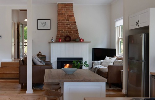 Daylesford Cabaña | Pembroke Cottage- modern comforts and scenic views