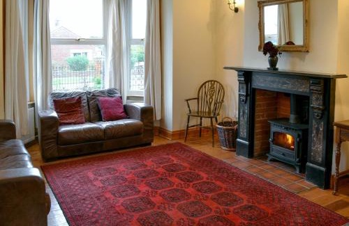 Irstead Casa | Pembroke House