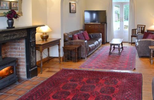 Irstead Casa | Pembroke House