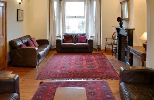 Irstead Casa | Pembroke House