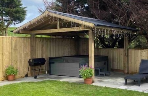 Pembroke Casa | Pembrokeshire Near Beach With A Hot Tub