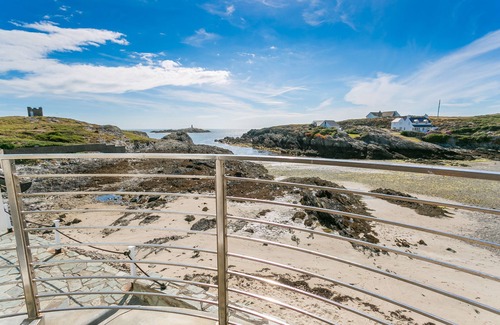 Rhoscolyn Cabaña | Pen y Graig - an on the beach that sleeps 10 guests in 5 bedrooms