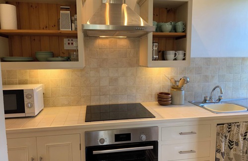 Cylch-Y-Garn Cabaña | Pen y Graig - Front Wing, Church Bay, sea views, 500m to beach.