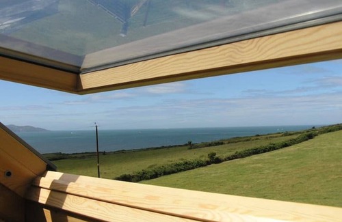 Cylch-Y-Garn Casa | Pen y Graig - The Loft B&B - barn apartment, Church Bay, sea views 500m to beach