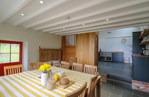 Dinas Cross Casa | PEN Y MYNYDD, pet friendly, with open fire in Newport, Pembrokeshire