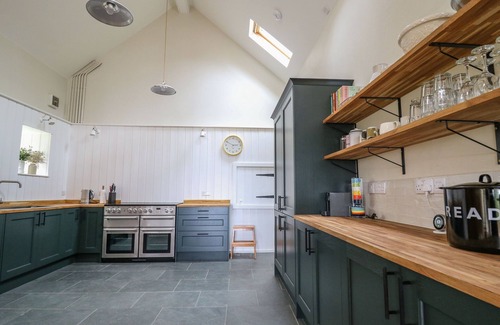Dinas Cross Casa | PEN Y MYNYDD, pet friendly, with open fire in Newport, Pembrokeshire