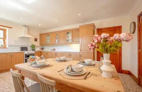 Fence Casa | Pendle View Gatehouse – Lakeside Stay in the Ribble Valley