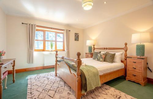 Fence Casa | Pendle View Gatehouse Lakeside Stay