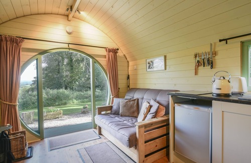 Axminster Cabaña | PENDRAGON POD, pet friendly, character holiday cottage in Axminster