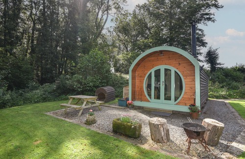 Axminster Cabaña | PENDRAGON POD, pet friendly, character holiday cottage in Axminster