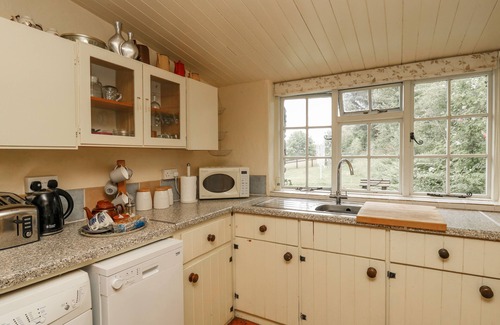 Newport Cabaña | PENFEIDR NEWYDD, pet friendly in Newport, Pembrokeshire