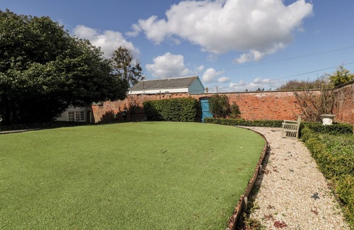 Saint Owens Cross Cabaña | PENGETHLEY MANOR HOUSE, pet friendly, with pool in Peterstow