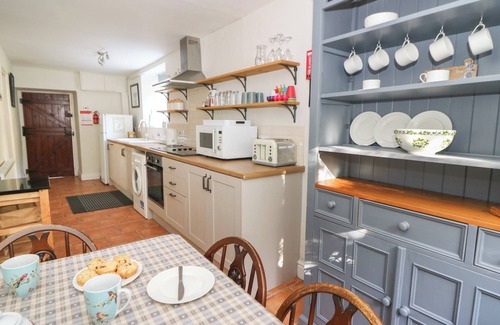 Tregaron Cabaña | PENGRAIG, pet friendly, character holiday cottage in Tregaron