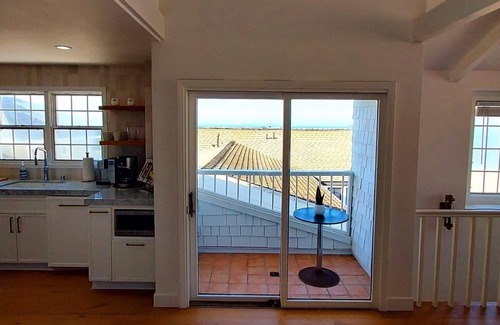 Peninsula Casa | Peninsula Beachfront Ocean Cape Cod Home on the Sand Boardwalk in Long Beach, CA