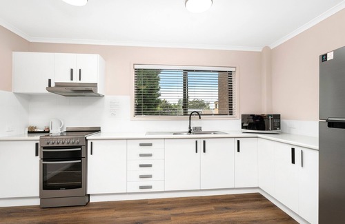 Nelson Bay Hotel | Peninsula Nelson Bay Motel and Serviced Apartments