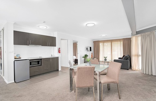 Nelson Bay Hotel | Peninsula Nelson Bay Motel and Serviced Apartments