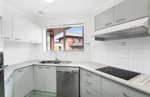 Nelson Bay Hotel | Peninsula Nelson Bay Motel and Serviced Apartments