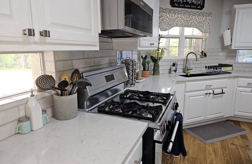 Austin Casa | PENION ON THE HILL - SPACIOUS YARD FOR KIDS /ADULTS!!! JACUZZI SPA for 7!!!