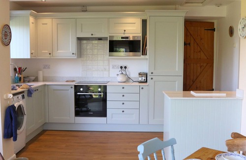 Newport Cabaña | PENLLAIN, pet friendly, with open fire in Newport, Pembrokeshire