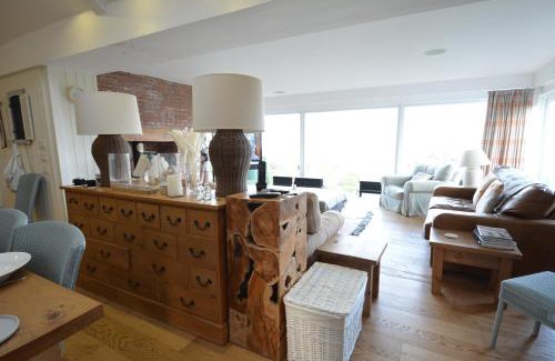 Abersoch Casa | Penmorfa - Sublime Abersoch retreat with roof terrace, 80m from beach, great for surfing