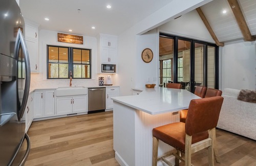 Blakeslee Casa | Penn Cove Dreams | Beautiful Lake Access Home!