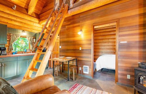 Oak Harbor Casa | Penn Cove Overlook by AvantStay Cabin w Views