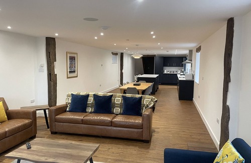 Llanbrynmair Cabaña | PENNANT UCHAF, pet friendly, luxury holiday cottage in Llanbrynmair