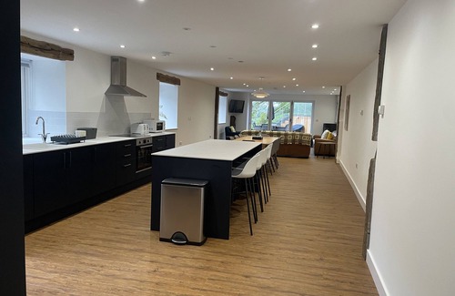 Llanbrynmair Cabaña | PENNANT UCHAF, pet friendly, luxury holiday cottage in Llanbrynmair