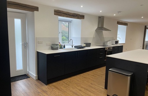 Llanbrynmair Cabaña | PENNANT UCHAF, pet friendly, luxury holiday cottage in Llanbrynmair
