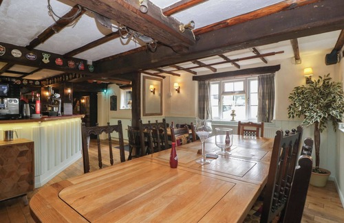Aston Ingham Cabaña | PENNY FARTHING INN, pet friendly, with open fire in Ross-On-Wye