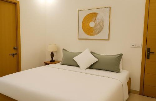 Tapovan Apartamento | Pennylane Hotel - Aesthetic Mountain View Rooms With Tropical Garden, Netflix, Pottery Studio, Free Airport Pickup for 7 or more nights stay, 2 minute walk to ganga river in tapovan