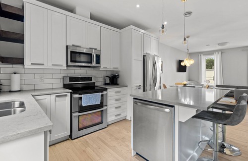 Downtown St. John's Apartamento | Pennywell Prestige | 2 Bed | 1.5 Bath | Garage