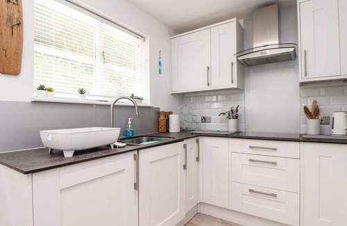 Little Petherick Cabaña | PENPOLL, pet friendly, with a garden in Padstow