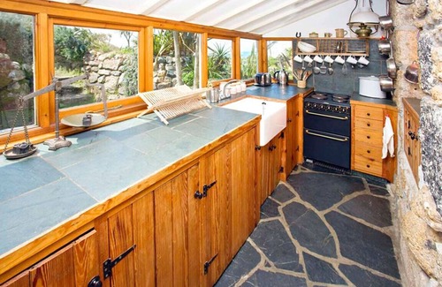 Sennen Cove Cabaña | Penrose, Beach Cottage, Sea Views, Garden & Patio