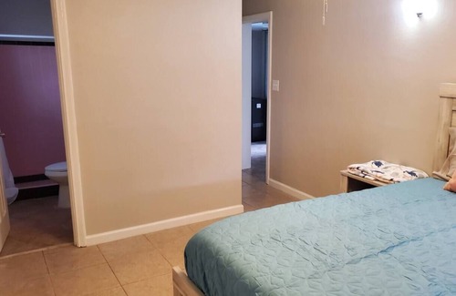 West Pensacola Casa | Pensacola Home 3 BR & 2 BA & Ping Pong table, kitchen & laundry, yard for Pets.