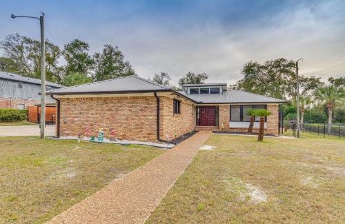 South Pensacola Casa | Pensacola Home with Screened Porch 10 Mi to Beach!