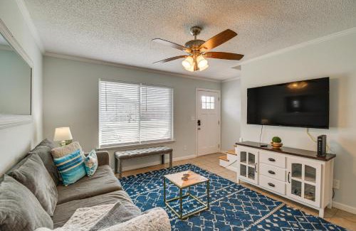 Siguenza Cove Casa | Pensacola Townhome with Shared Yard about 3 Mi to Gulf!