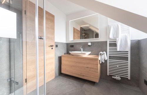 Lenggries Apartamento | Pension BergMoment Ferienwohnungen oder Zimmer mit Frühstück