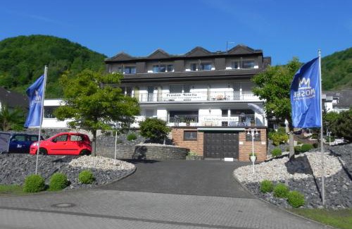 Sankt Aldegund Apartamento | Pension Mosella , Wohnung mit Balkon und Moselblick