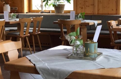 Stiege Cama Y Desayuno | Pension und Café "Alte Straßenmeisterei"