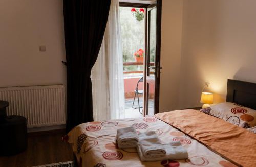 Damuc Casa | Pensiunea Bucur