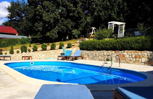Eselnita Casa | Pensiunea Casa Mircea & Restaurant