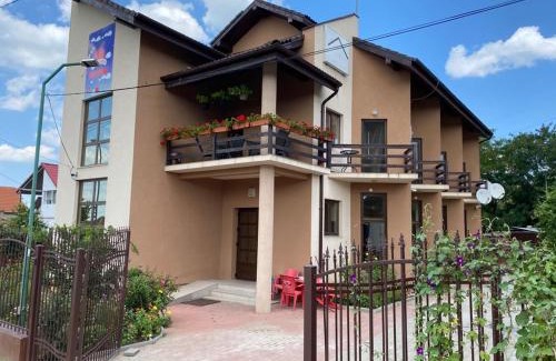 Simian Casa | Pensiunea Casa Soarelui