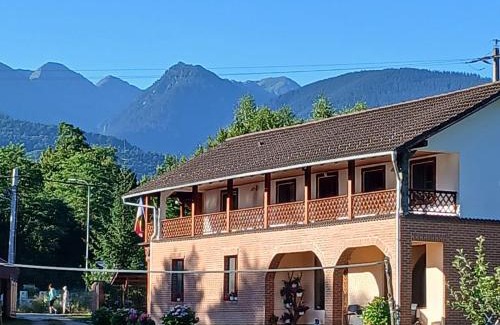Cartisoara Casa | Pensiunea Dateș