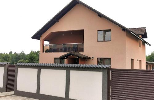 Baia de Fier Casa | Pensiunea Fira