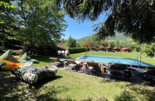 Sub Cetate Casa | Pensiunea Hétvezér Panzió