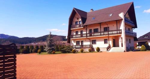 Vicovu de Sus Casa | Pensiunea Miorița Putna