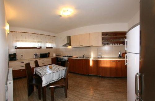 Horezu Casa | Pensiunea Muntele Alb